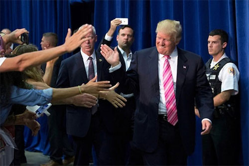 el candidato republicano a la Casa Blanca, Donald Trump Donald Trump pide el cierre de la “corrupta” Fundación Clinton